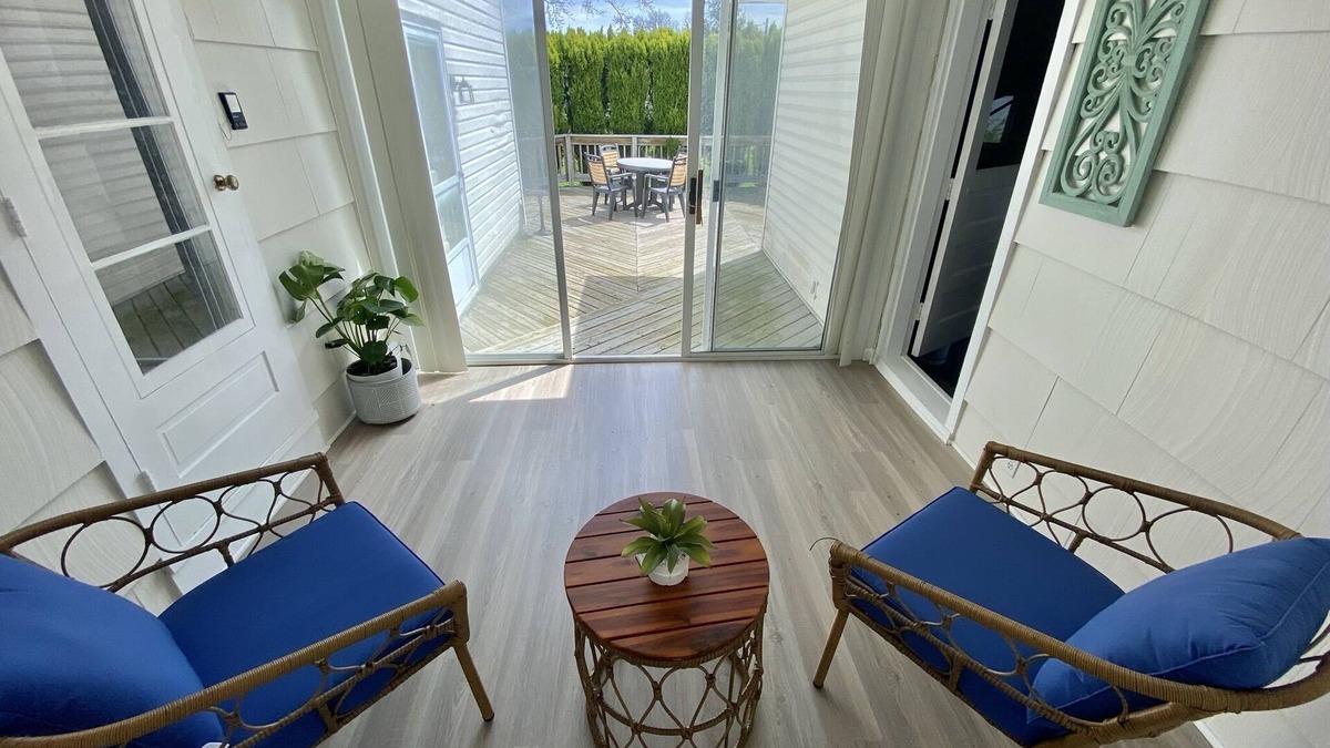 Rochester House | THE PRINCESS RANCH IS MODERN AND CENTRAL