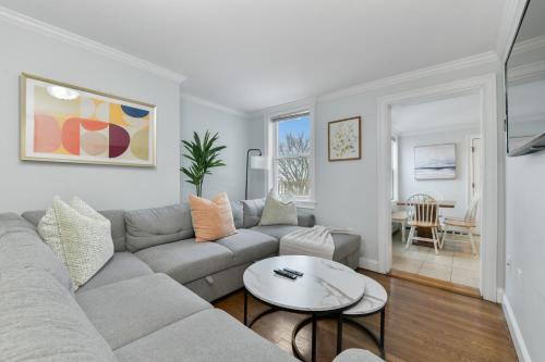 Central-Maverick Square - Paris Street Apartment | The Princeton Boston Luxurious Apartment - New! - Near Downtown Boston, Airport