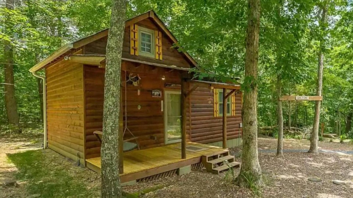 Tracy City Cabin | The Private Reserve Cabin, Hot Tub, Pet Friendly, Secluded