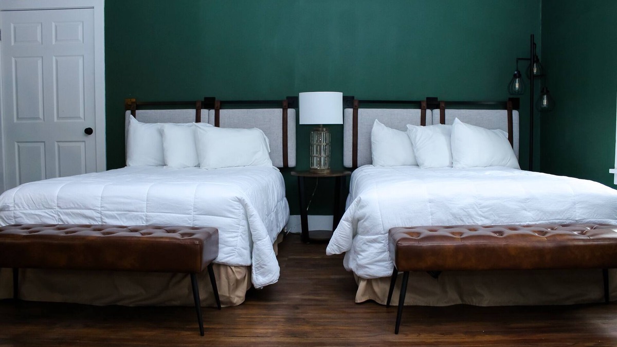 Albion Apartment | The Proctor Room at the Fairhaven Inn