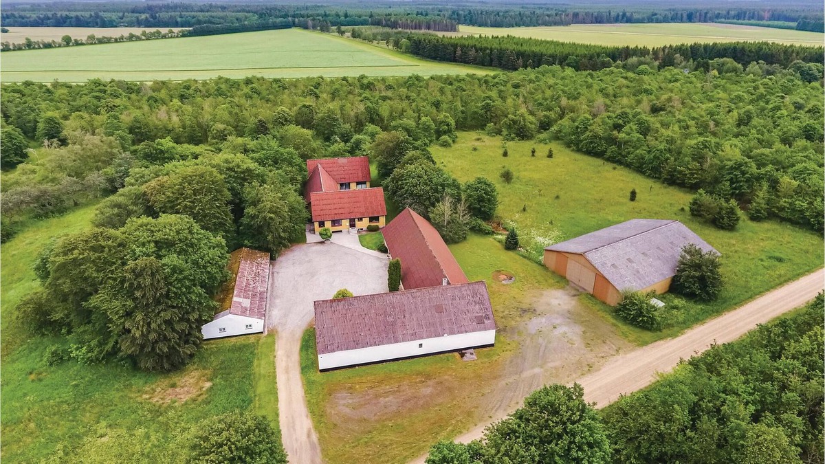 Bording House | The property is located in the 'Lake Highlands', west of the charming Silkeborg on a large secluded