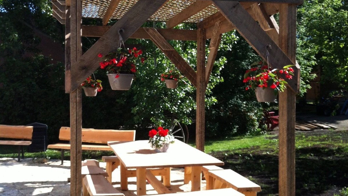 Timiskaming District House | The Prospectors House - Shores To Explore