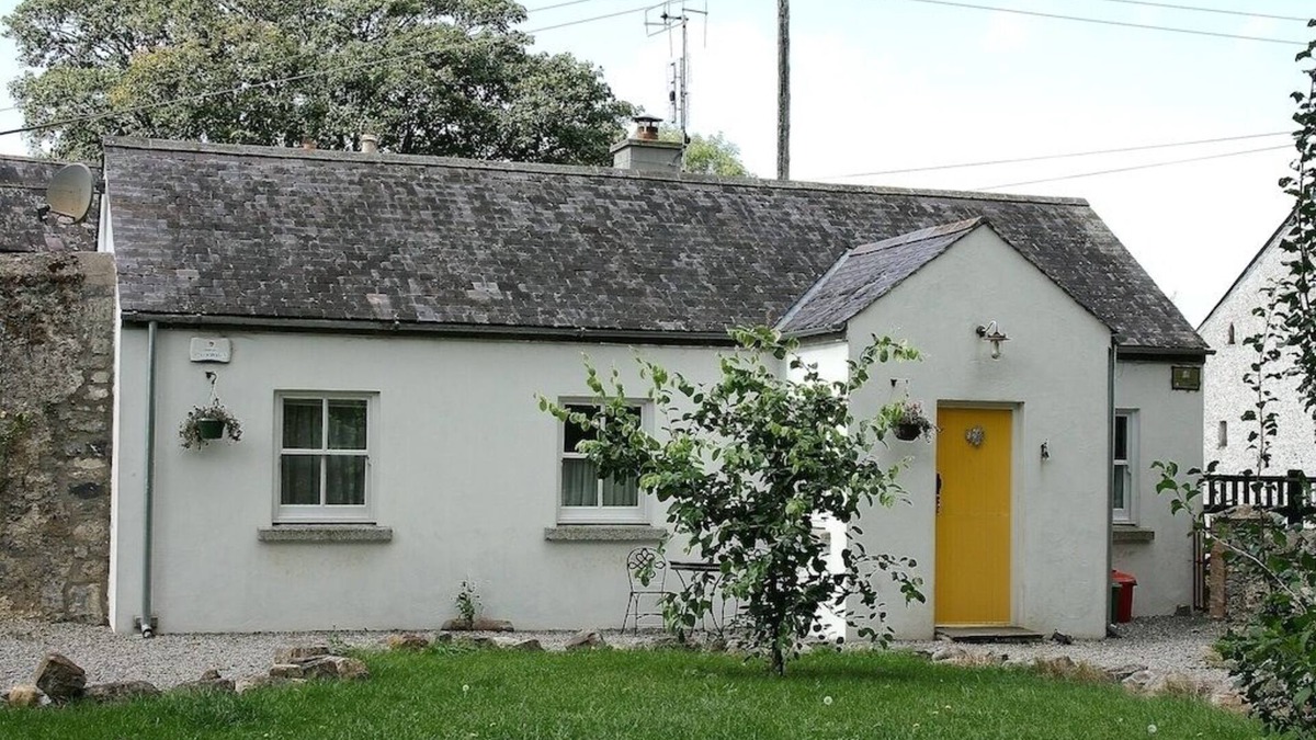 Athy Cottage | The Pump House - cosy farm cottage for two
