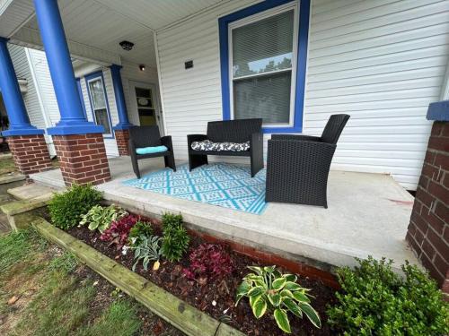 Radford Apartment | The Purple Door apt in the heart of Radford city