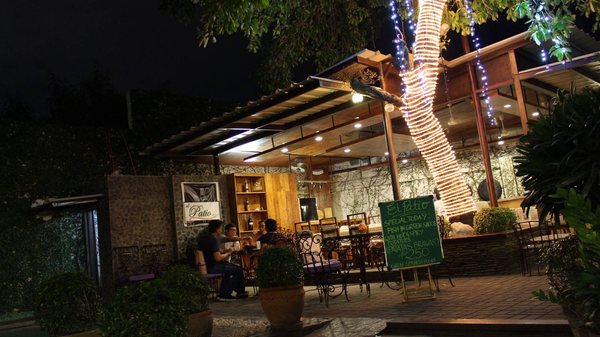 Paranaque Bed & Breakfast | The Purple Tree Bed & Breakfast