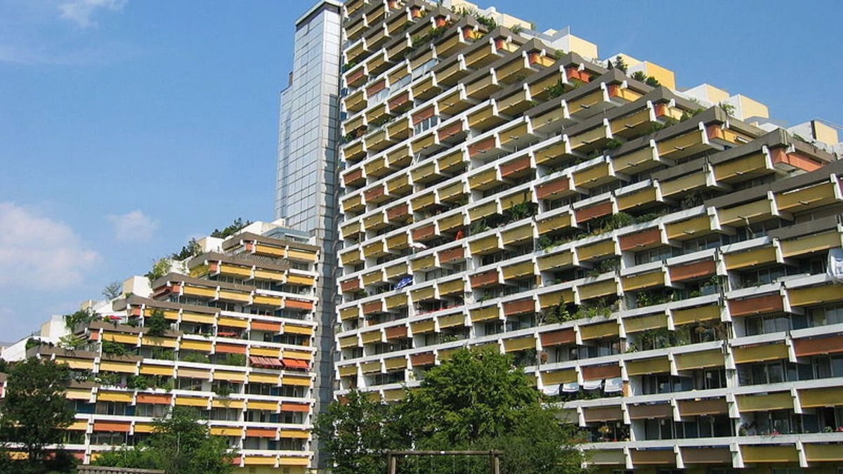 Oberfohring Apartment | "The Pyramid" newly built in July 2018 City Apartment