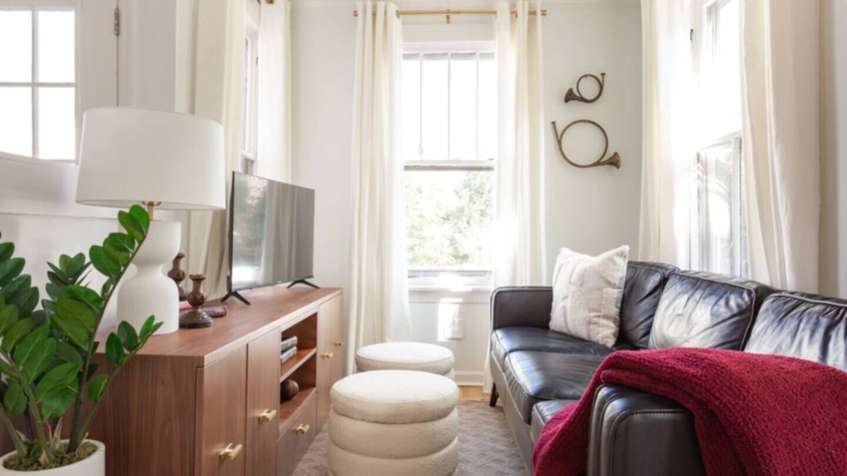 Historic Oakwood Condo | The Quaint Quarters-Oakwood/Modern Chic- Pets OK