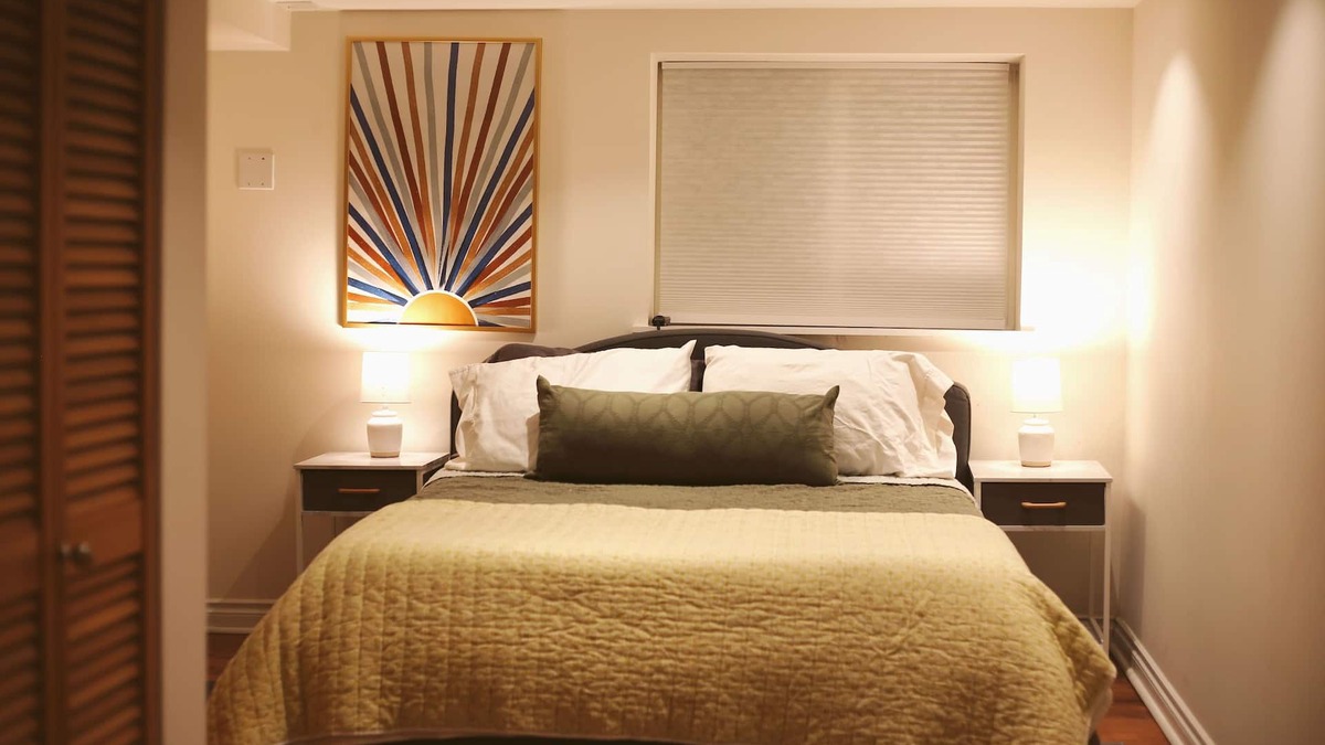 North Queen Anne Apartment | The Queen Anne Burrow - clean and spacious, private studio