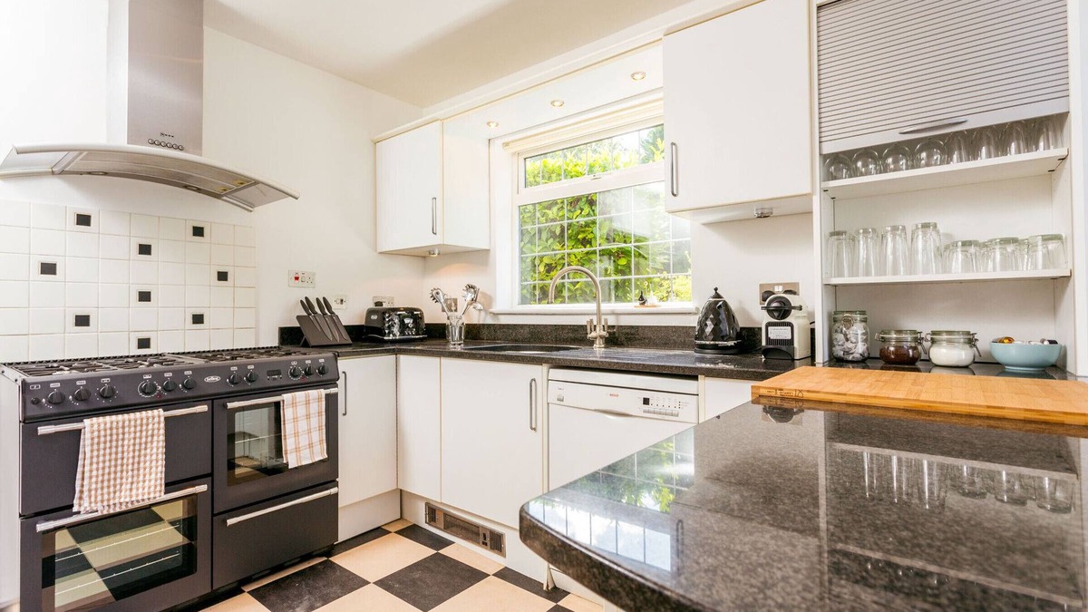 Cherry Hinton House | The Queen Edith Place - Lovely 6BDR Home in Secluded Neighbourhood