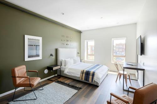 Queen Village Hotel | The Queen Hotel Queen Village, Sonder by Marriott Bonvoy