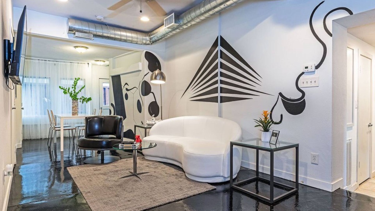 Greenway Plaza-Upper Kirby Apartment | The Queen Sacrifice! Galleria, Medical Center 2BR+1