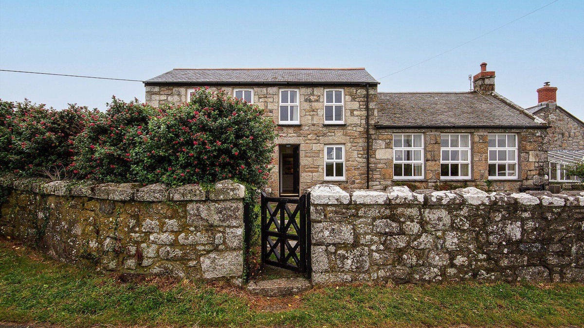St Just Cottage | The Quillet, cliff paths and coves close by.