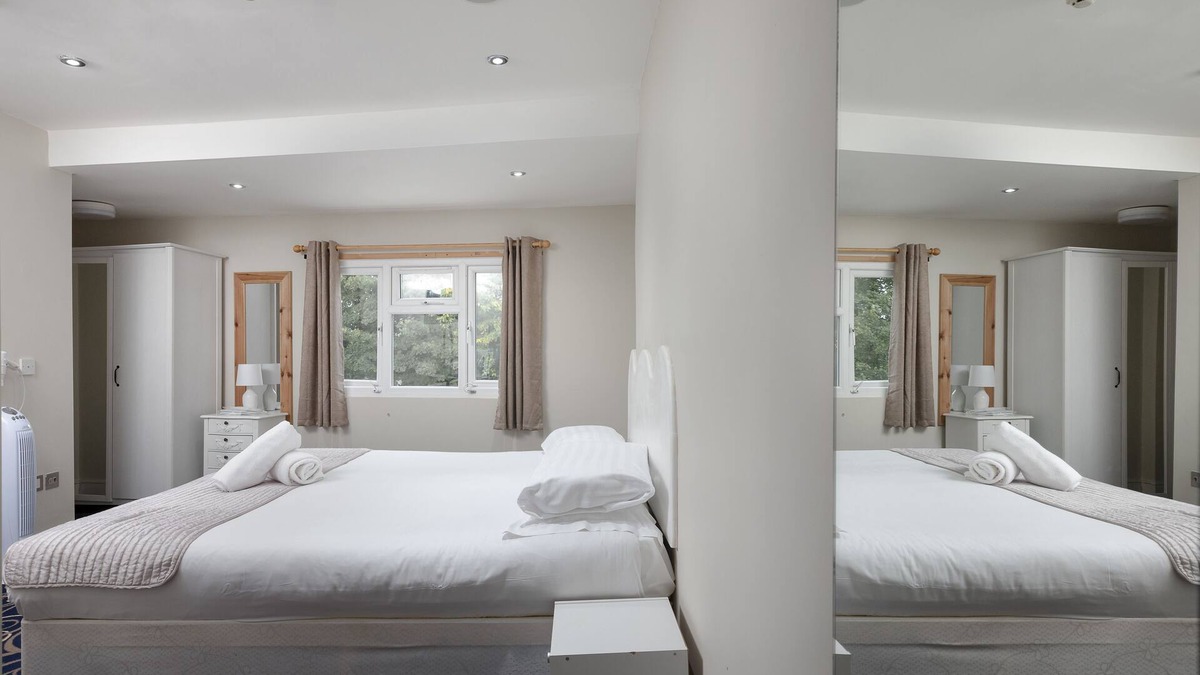 Desborough Hotel | The R Inn Hotel