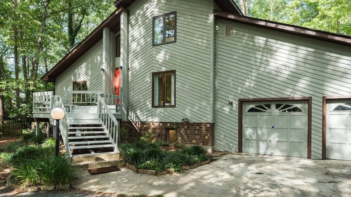 Chapel Hill House | The Ram's Retreat-Minutes to UNC!