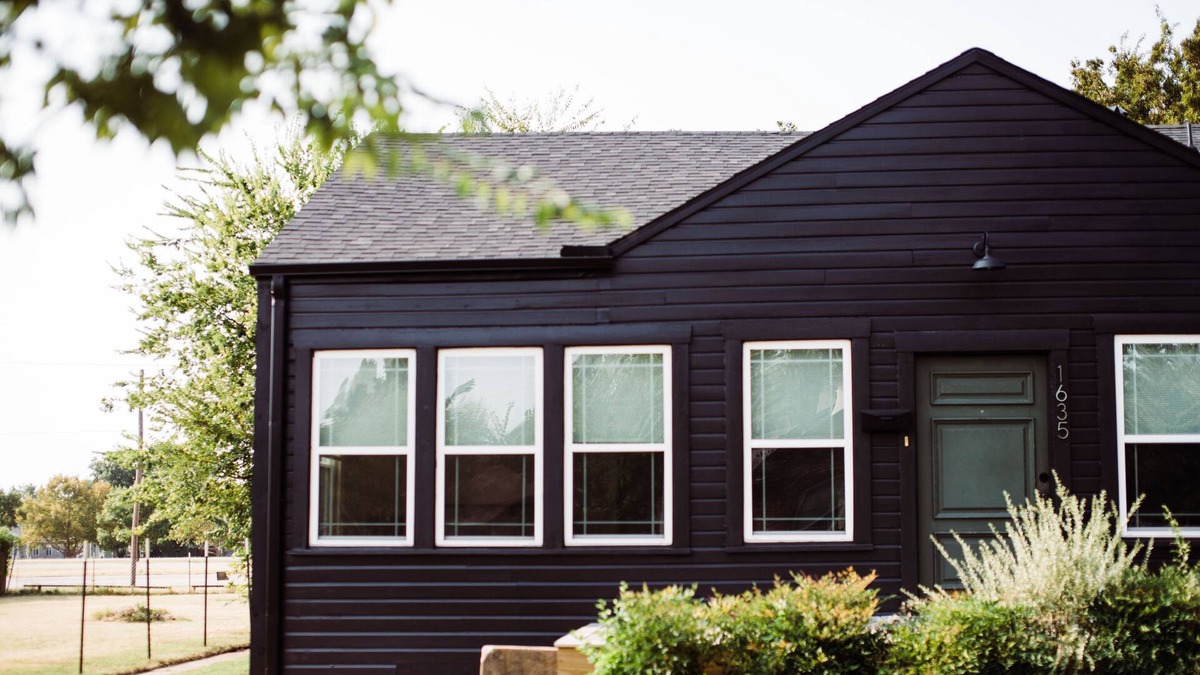 Wichita Falls House | The Rambling Pearl - 1940's Bungalow Getaway