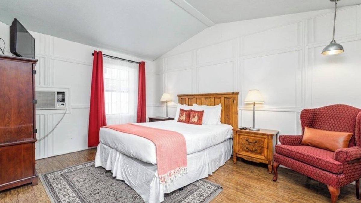 Christoval Hotel | The Ranch House Motel - The Agarita Room