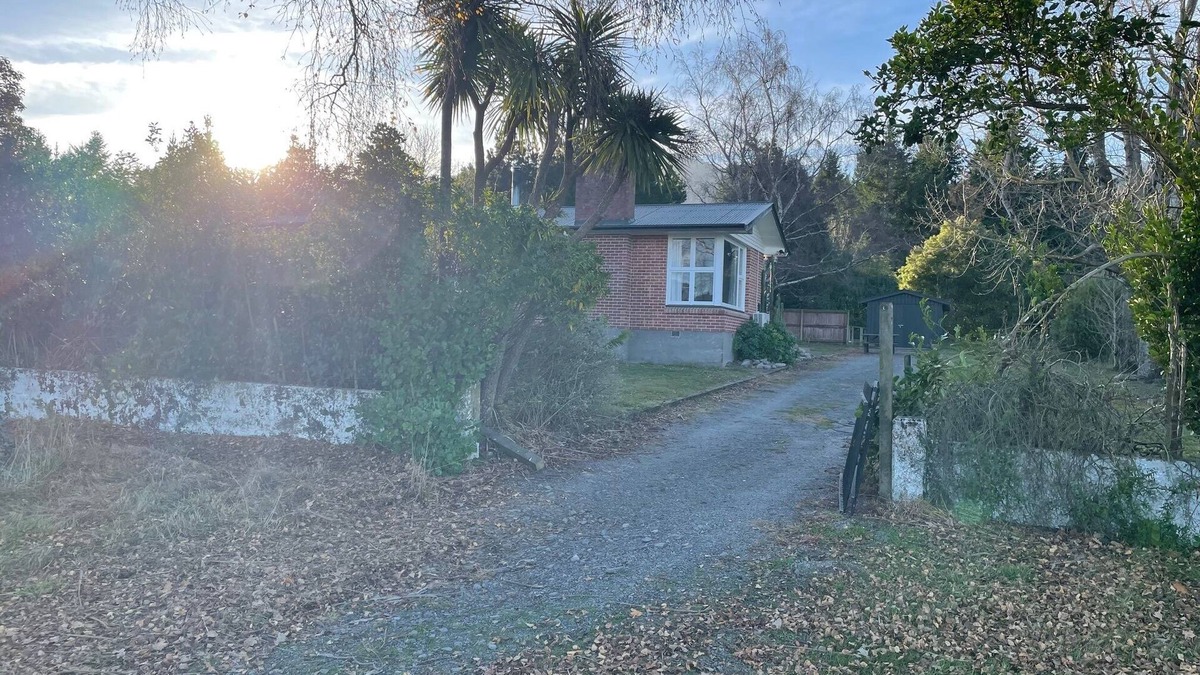 Waimakariri District House | The Rangers House on the Edge of a Forest