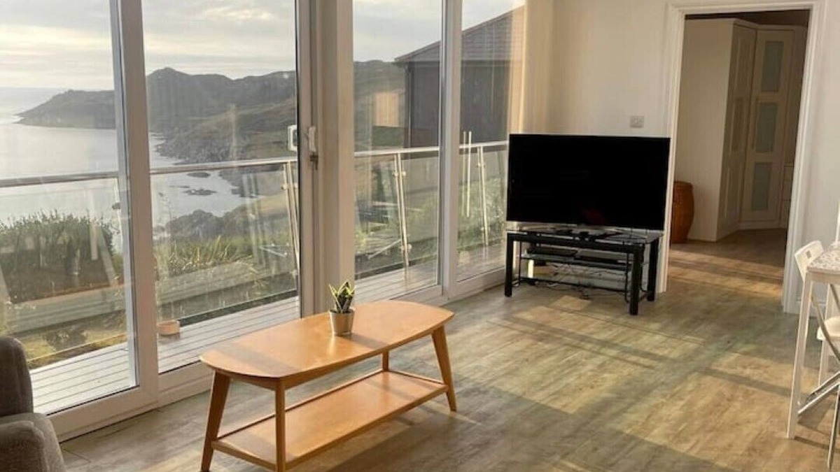 Mortehoe House | The Rattles