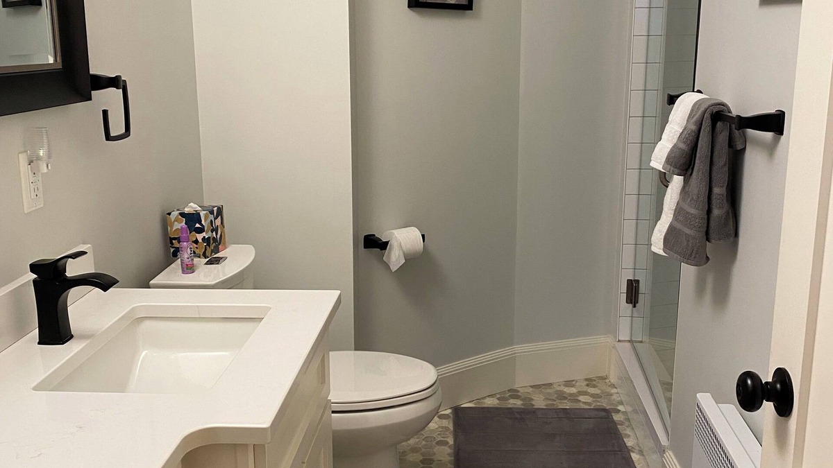 Queens Square Apartment | The Reagh's (one room suite)-1 of 3 suites in this Heritage property 4.5 star