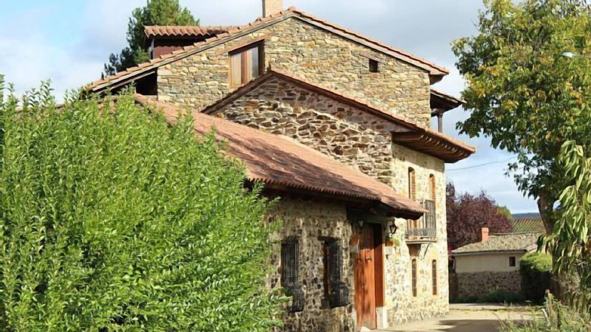 Santa Maria de Ordas Cottage | The Reception - Apartment loft for 2 people