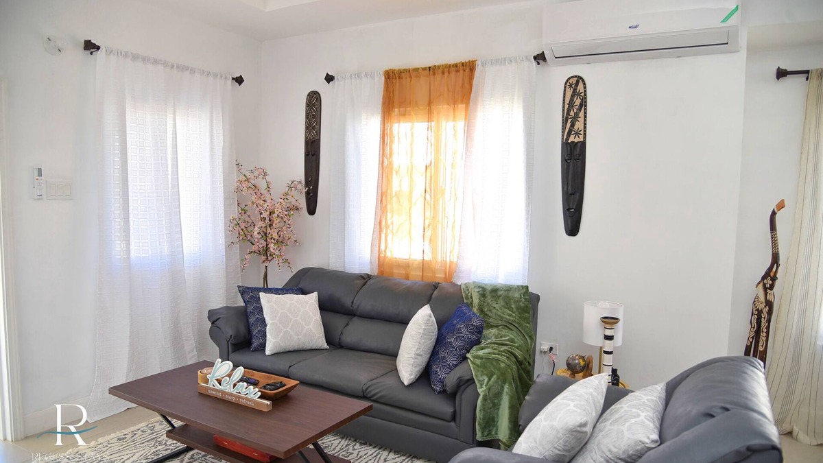 Lucea House | The Recess Stays – 2 Rooms 3 Beds, 2 Baths w/Grill