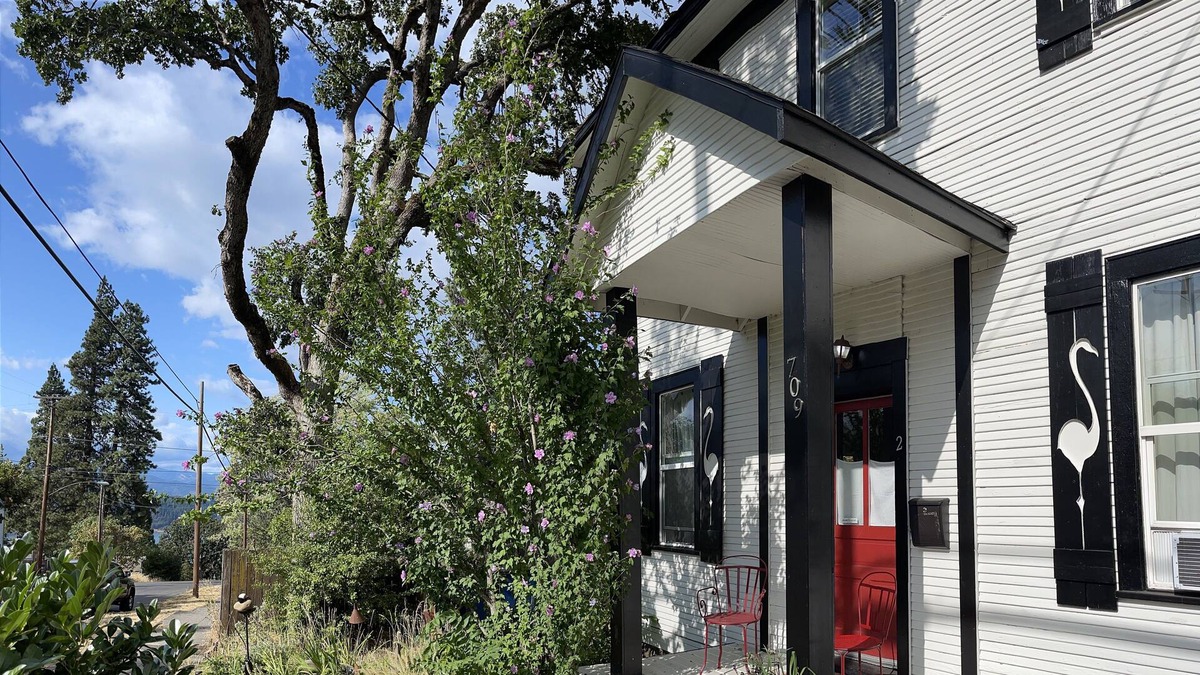 Hood River Apartment | The Rectory Flats perfect HR location