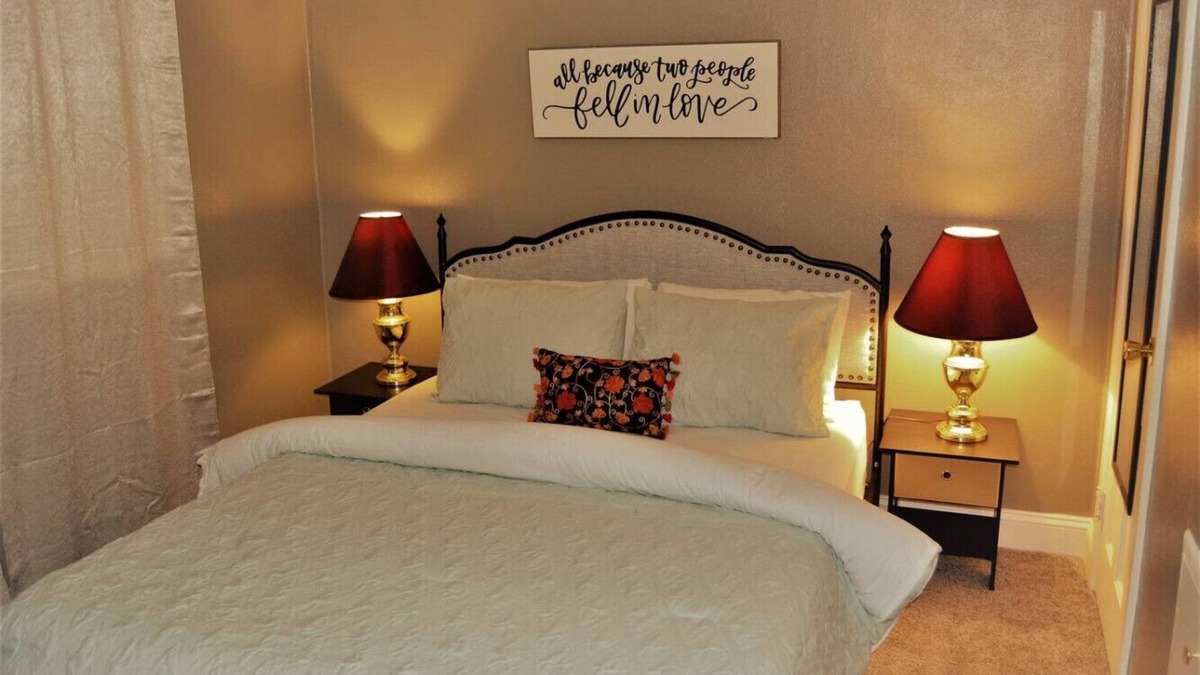 Grand Forks Apartment | The Red 6: indulge in the charm of a delightful and cozy 2-bedrm apartment