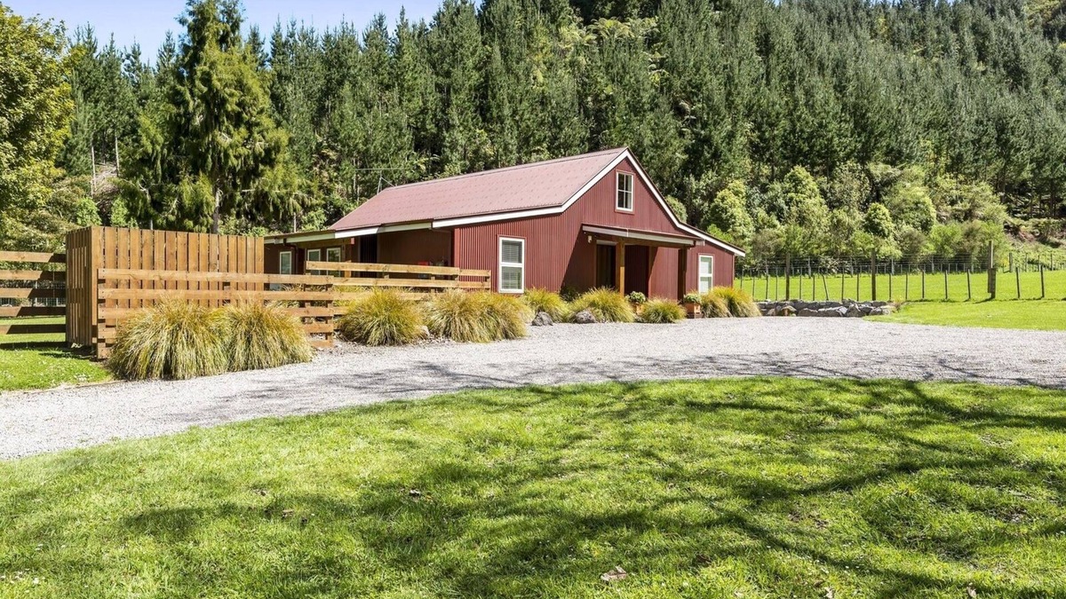 Lake Okareka House | The Red Barn - Lake Okareka Holiday Home