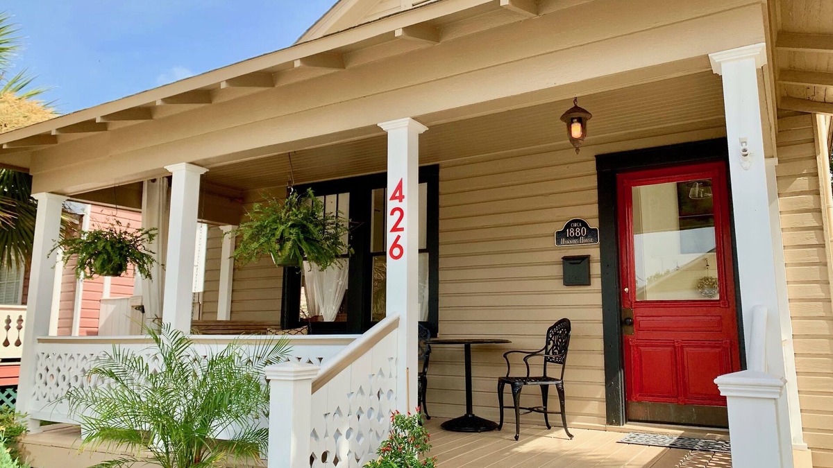 Seville Historic District House | The RED DOOR: Explore Pensacola's Downtown Entertainment next to Wedding Venues!