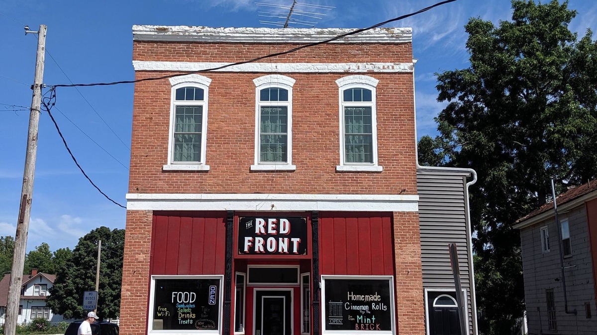 Nauvoo Apartment | The Red Front Suite - Sleeps 15