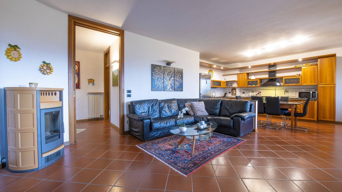 Bardolino House | The Red House - between lake and mountain