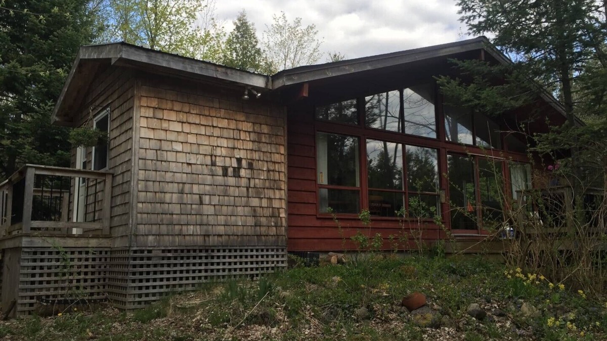 Flesherton Cottage | The Red House - Eugenia - Beaver Valley, Ontario, Canada