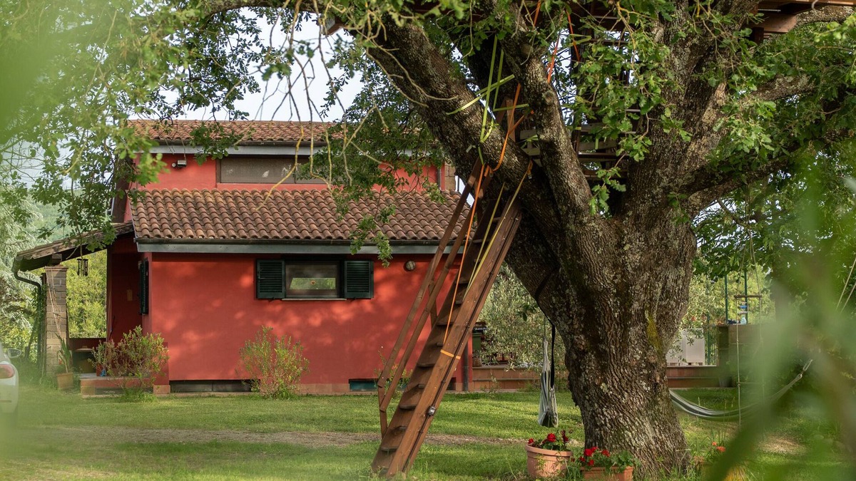 Canale Monterano Villa | The Red House in the Green Oasis