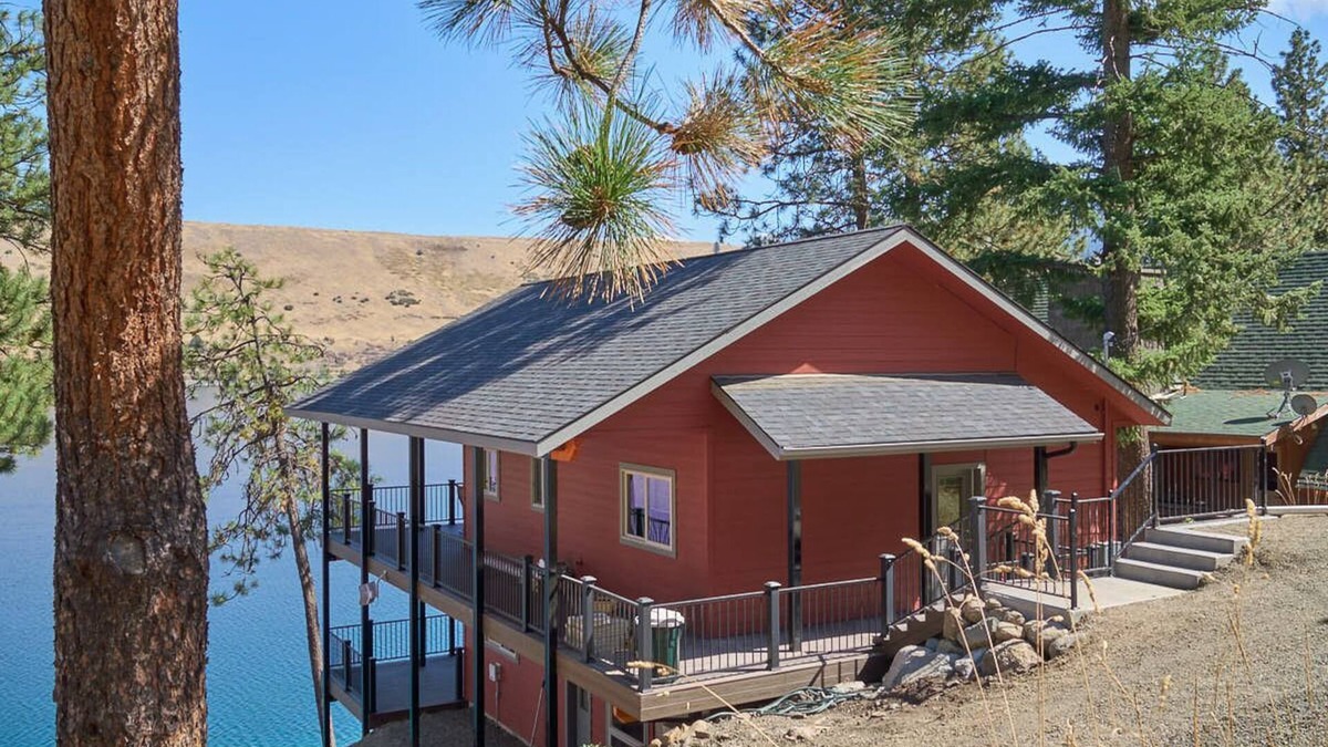 Joseph Cabin | The Red Kokanee at Wallowa Lake