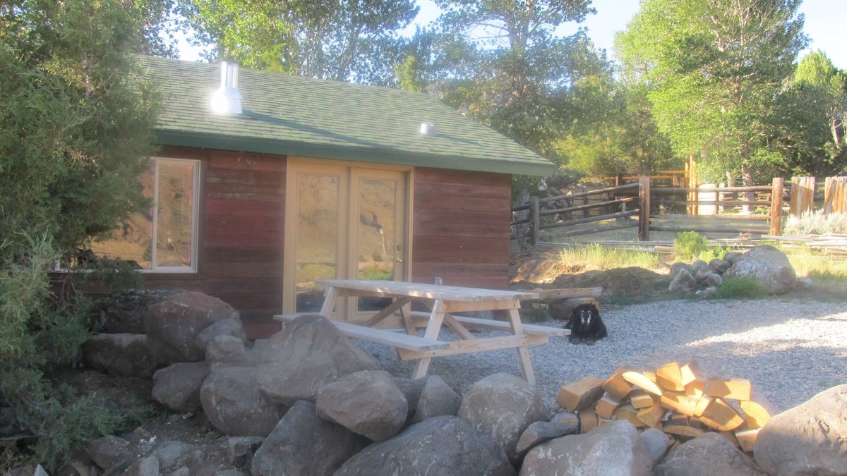 Wapiti Cabin | The Remington - Yellowstone and Cody Cabin with spectacular views.