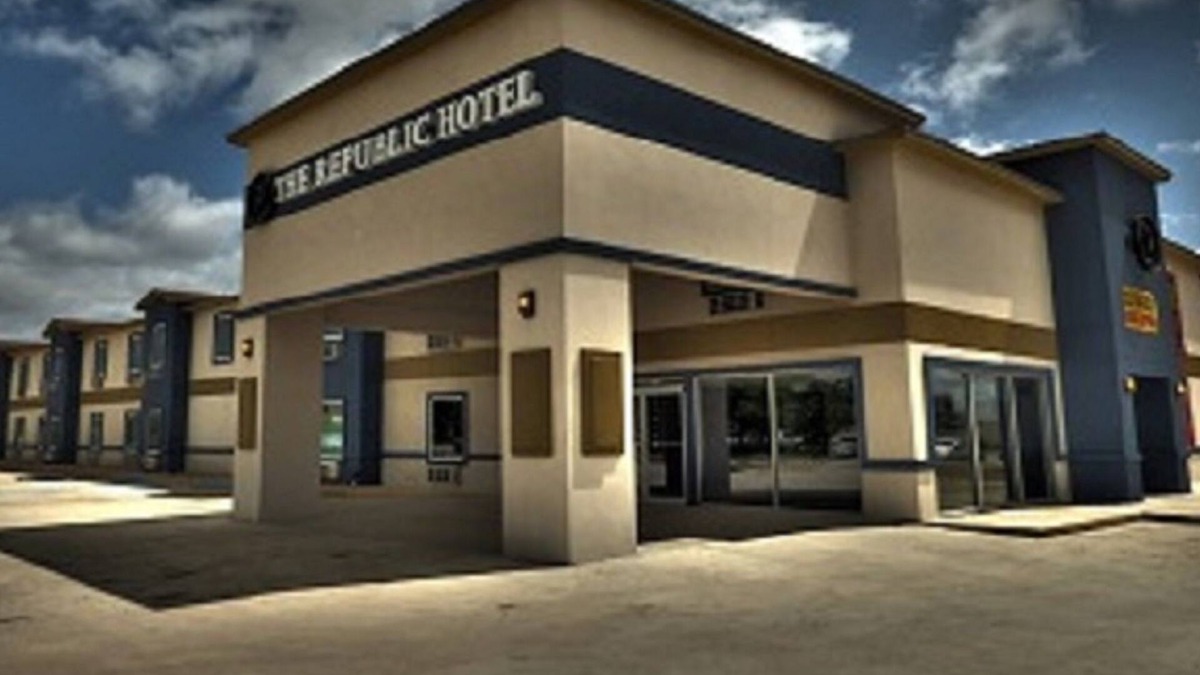 Big Lake Condo | The Republic Hotel