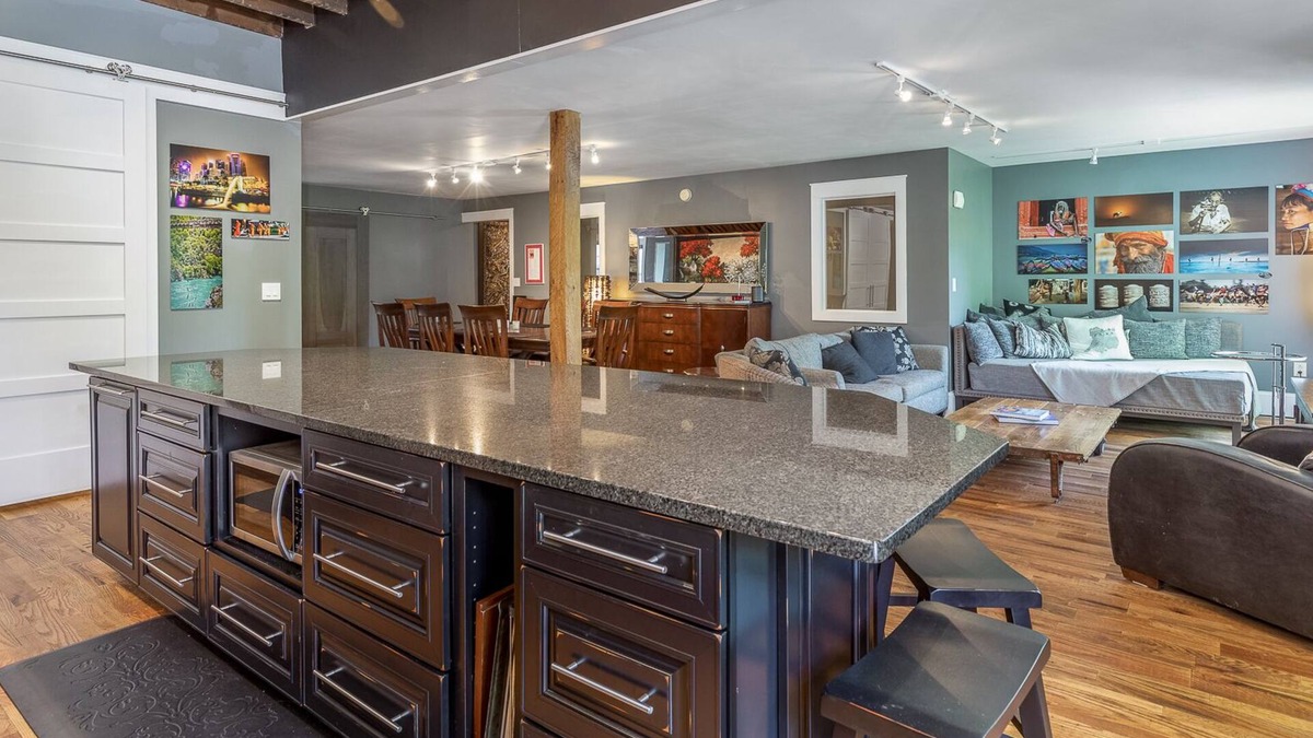 Danville Apartment | The Residence - Luxury 3 BR apt in downtown Danville