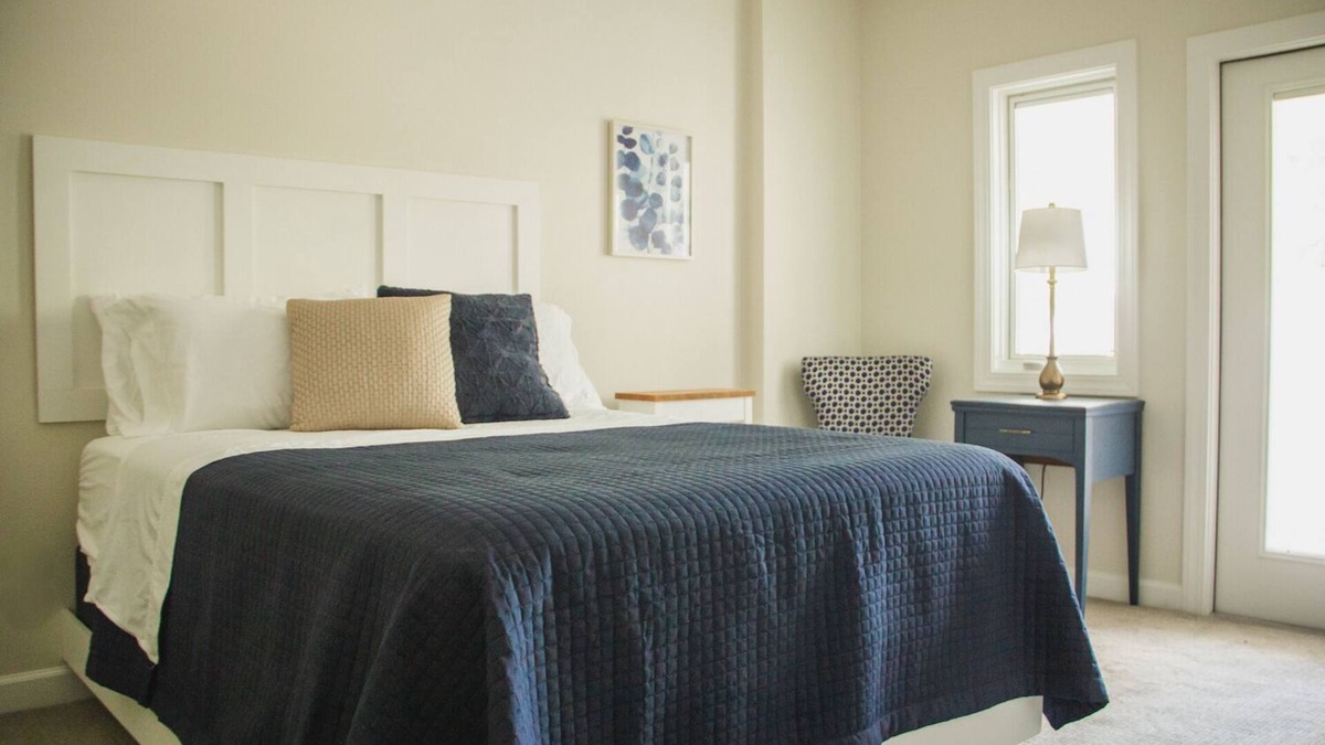 Paducah House | The Respite Boutique Hotel, Mockingbird B - Queen Suite