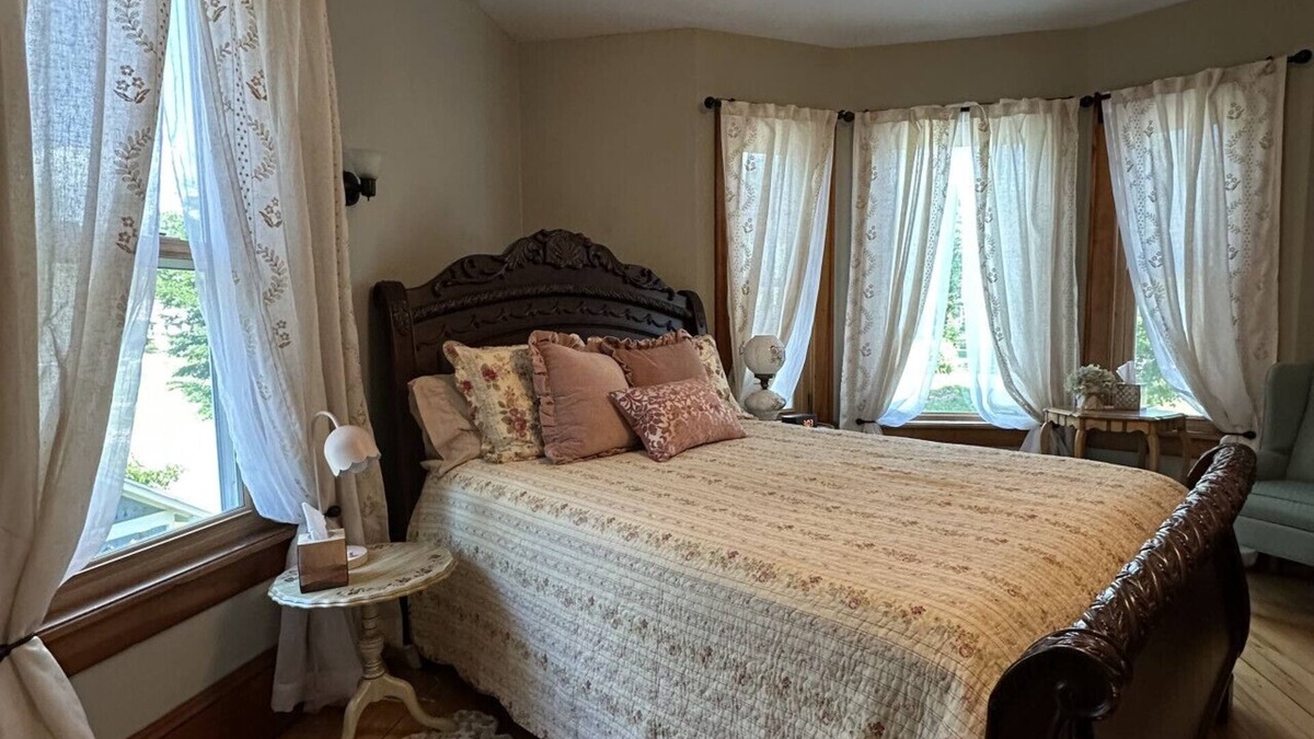 Baraboo House | “The Rest Is History” : Mary’s Room