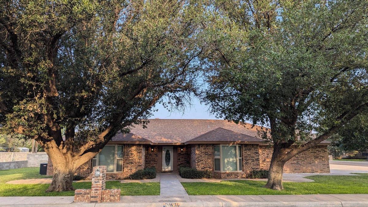Hobbs House | The Rest of The West! ð€nBeautiful, Large home w/pool table Nice Neighborhood!