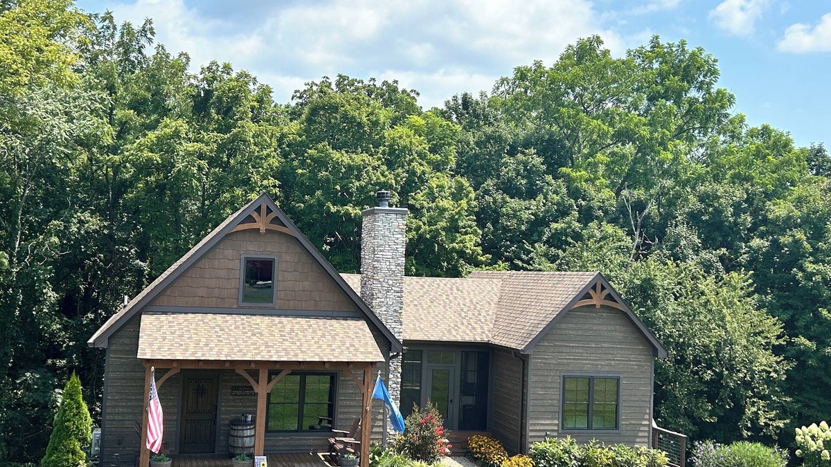Lucas House | The Retreat at Eagles Landing. Cozy cabin in a beautiful and gated neighborhood,