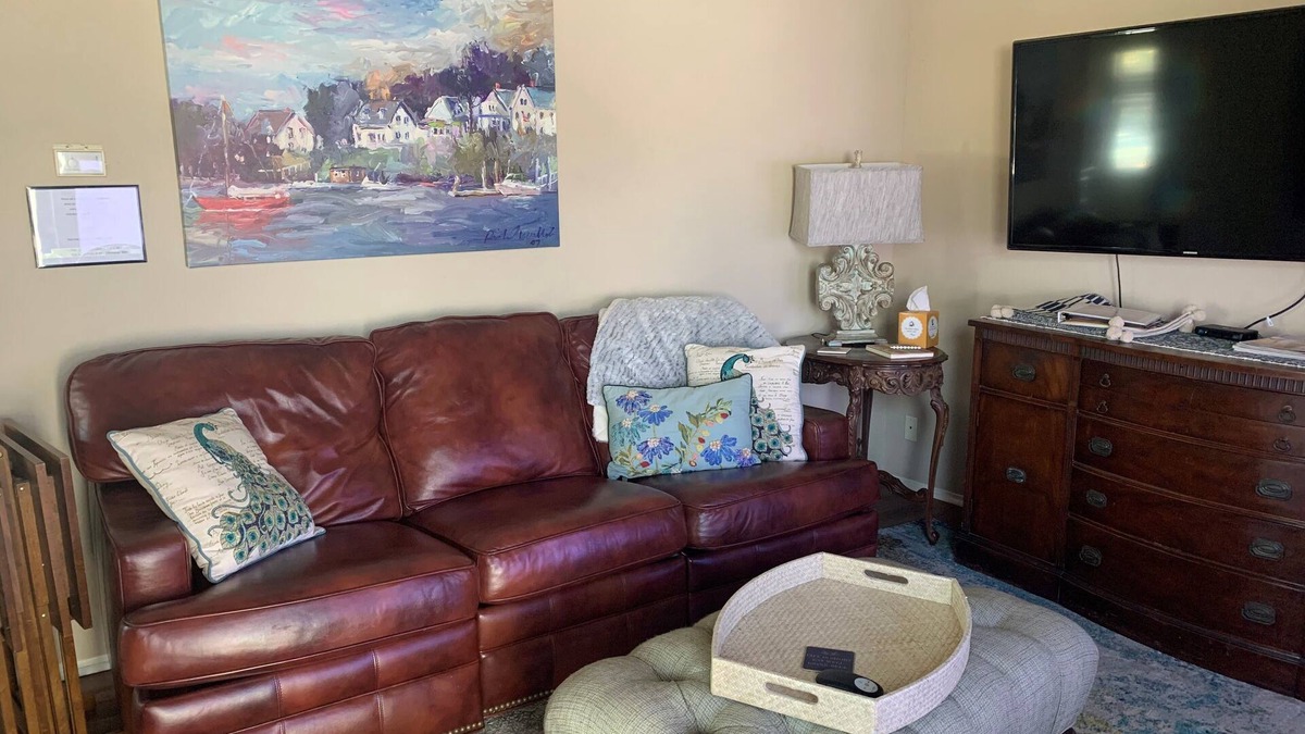Orange Apartment | The Retreat at Goose Hollow