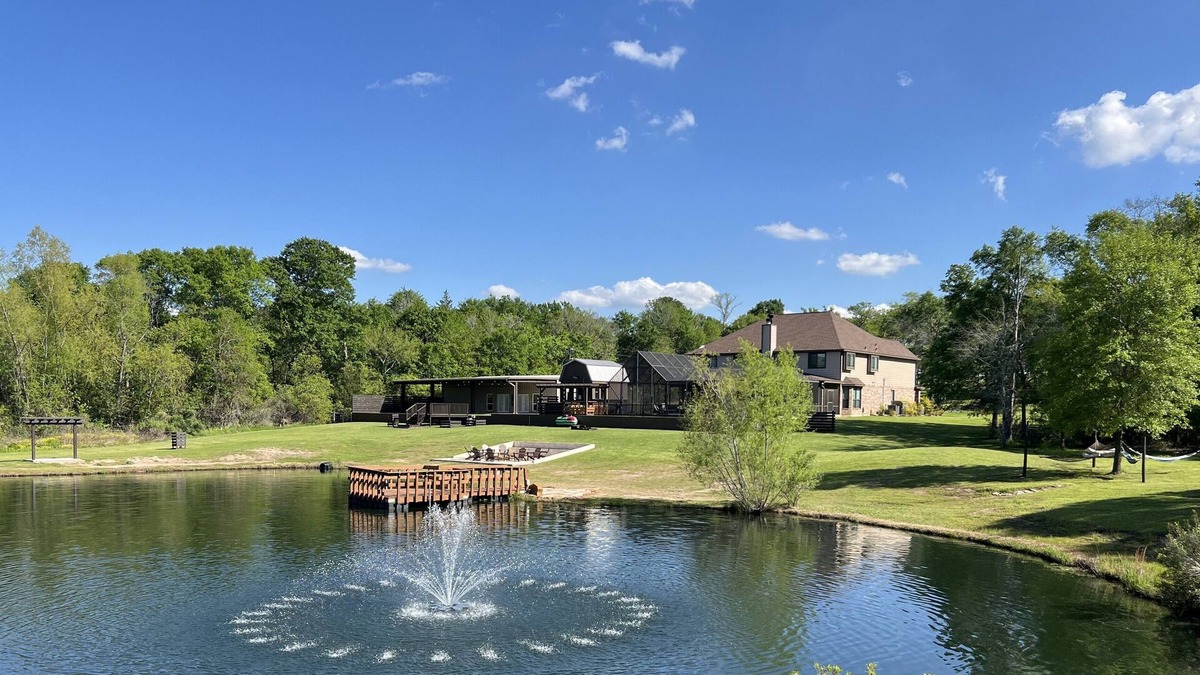 Hempstead House | The Retreat at Hempstead - Lodging & Events! Sleeps 28, Events up to 100 guests.