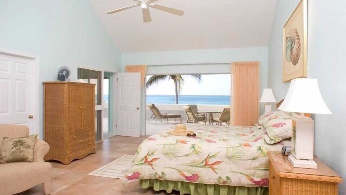 Rum Point Condo | The Retreat at Rum Point Unit #28. Stunning 3BR Oceanfront Penthouse Condo