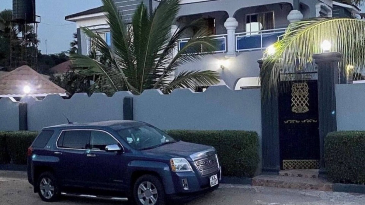 West Coast Division Apartment | The Retreat Emerald Apartments close to the beach