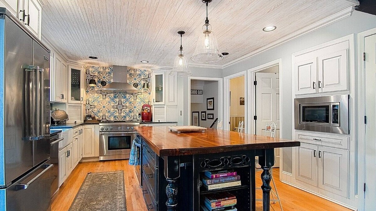 Willow Spring House | The Retreat-Hot Tub-Theater-Bar-6000sqft