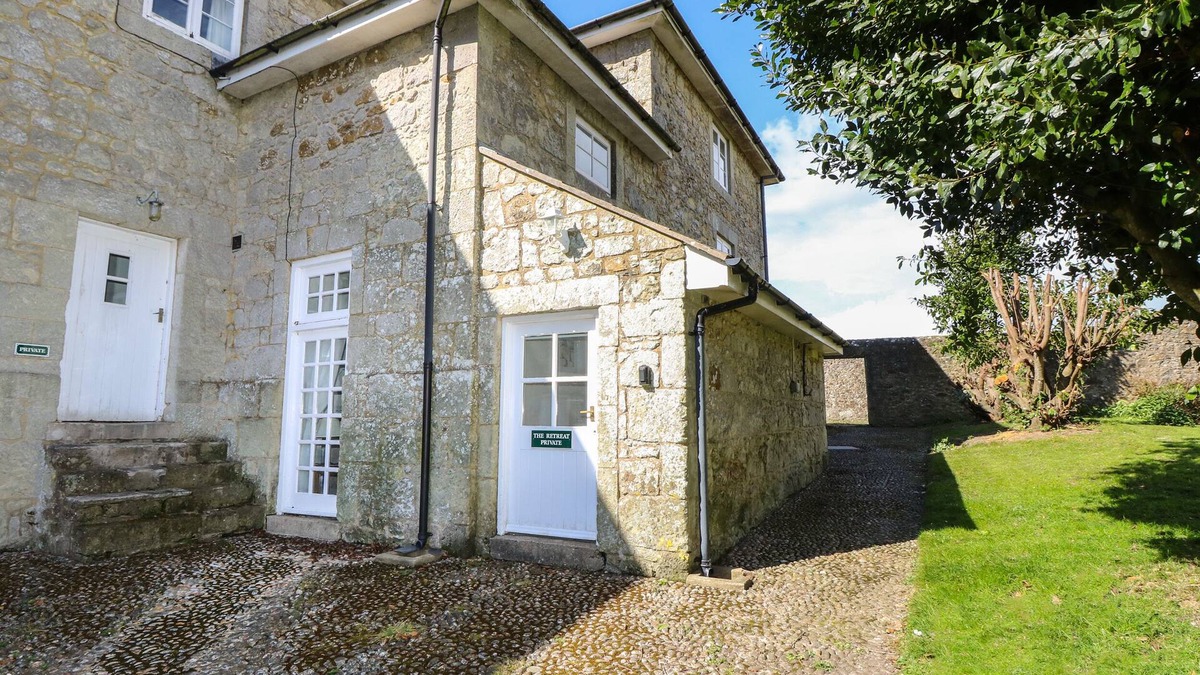 Godshill Cottage | THE RETREAT, pet friendly in Wroxall
