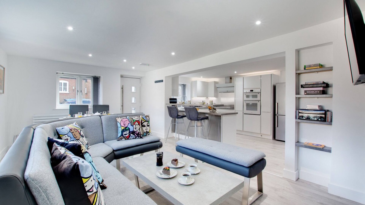 Holt House | The Retreat - Three Bedroom House, Sleeps 6