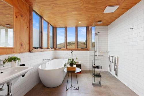 Apollo Bay House | The Reverie Barn - Dreamy Views