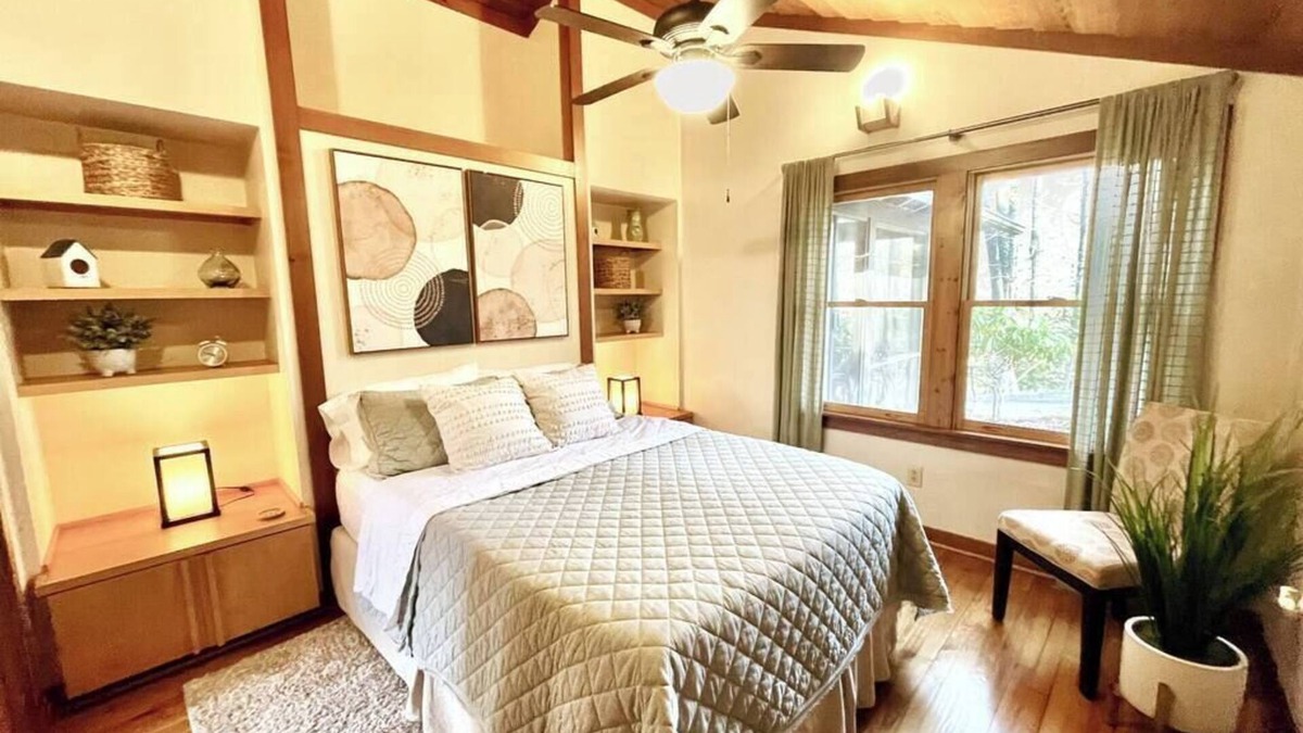 Jefferson House | The Rhododendron Retreat